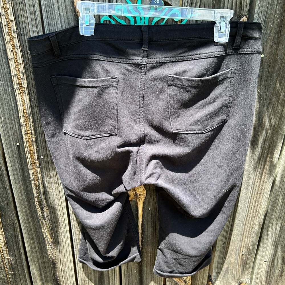 Like an Angel Elegant Black Capris - Picture 4 of 9